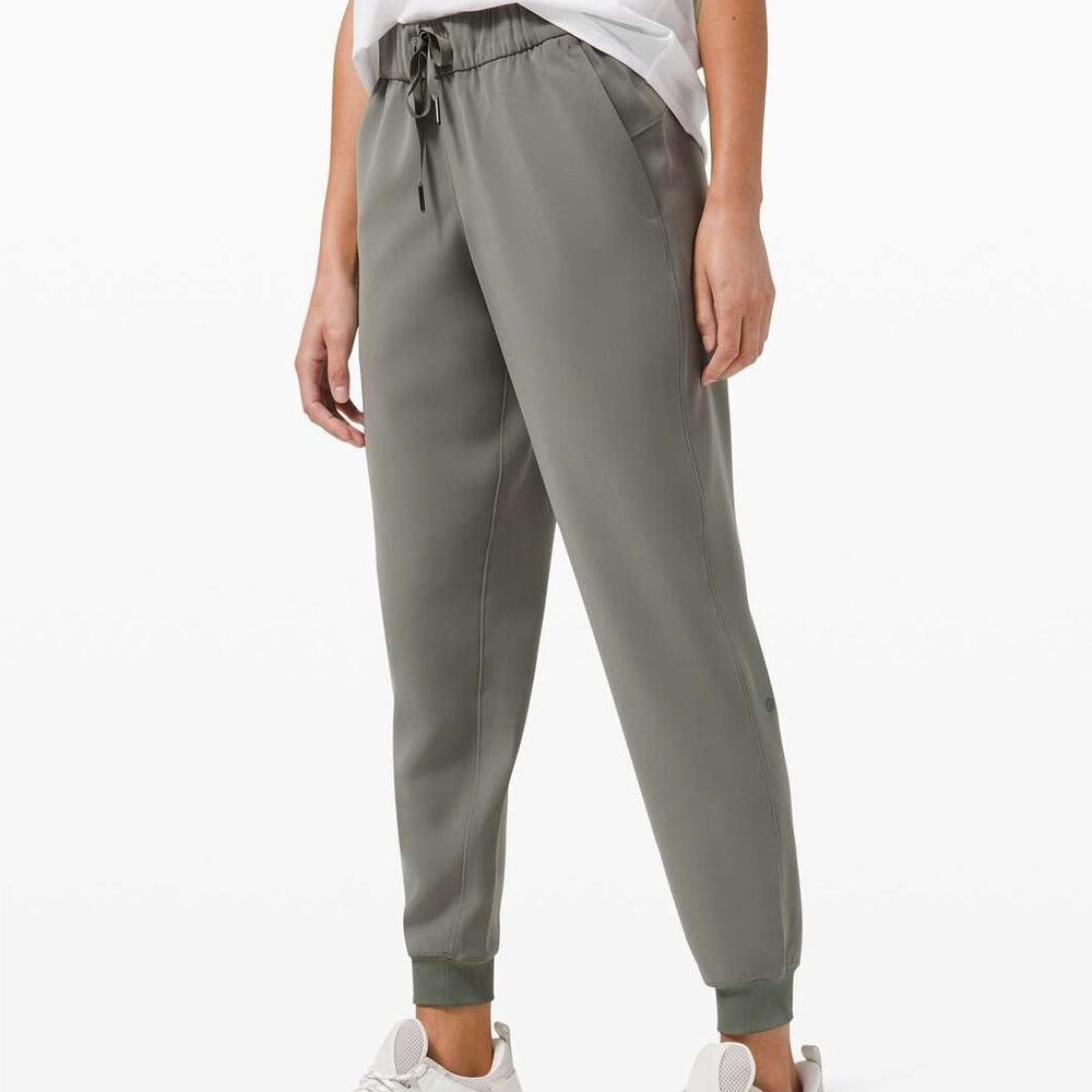 Lululemon Womens On The Fly Jogger Pants Size 6 Grey Sage Casual Travel Comfort